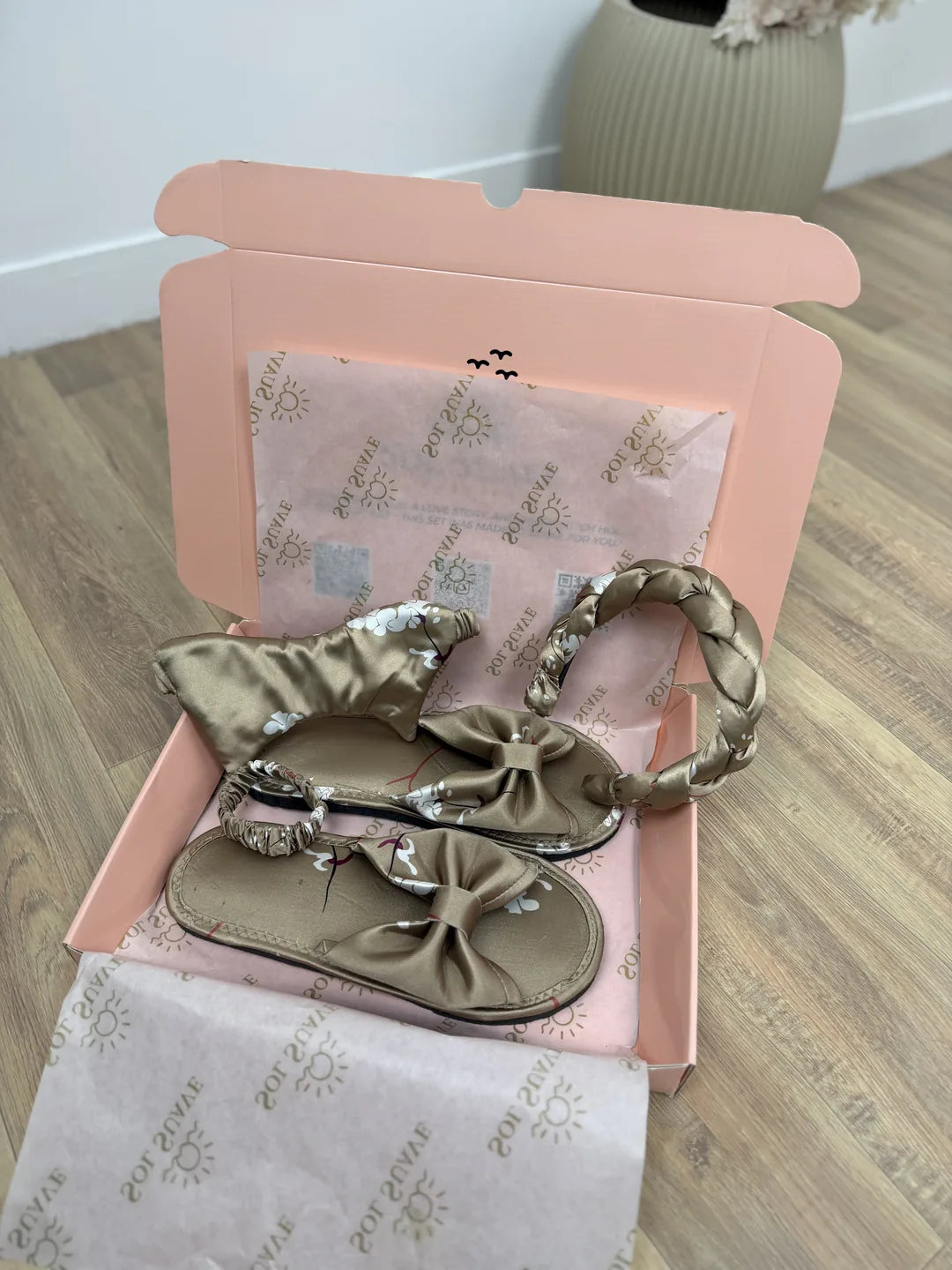 #Color_Beige