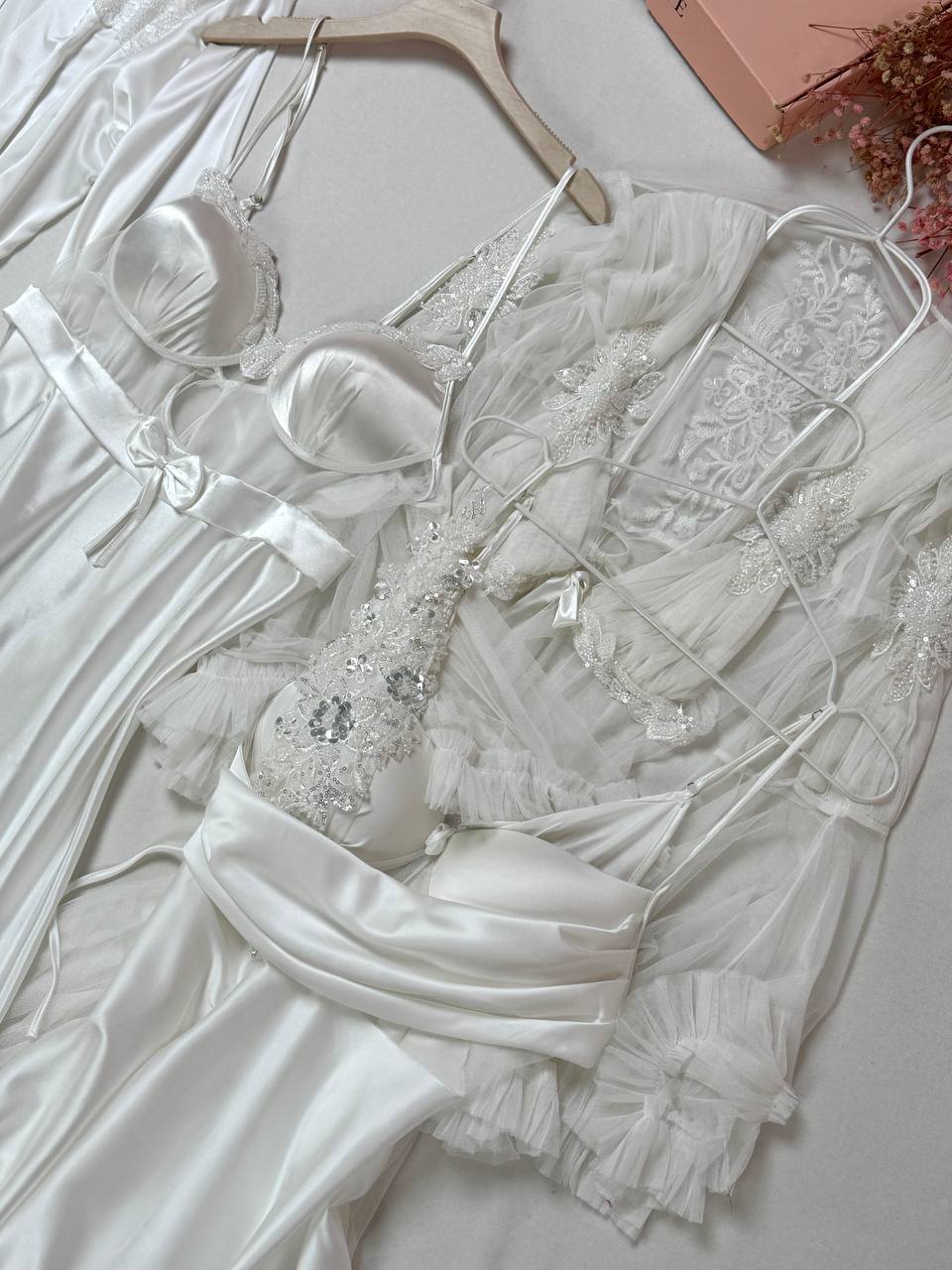 #Color_White