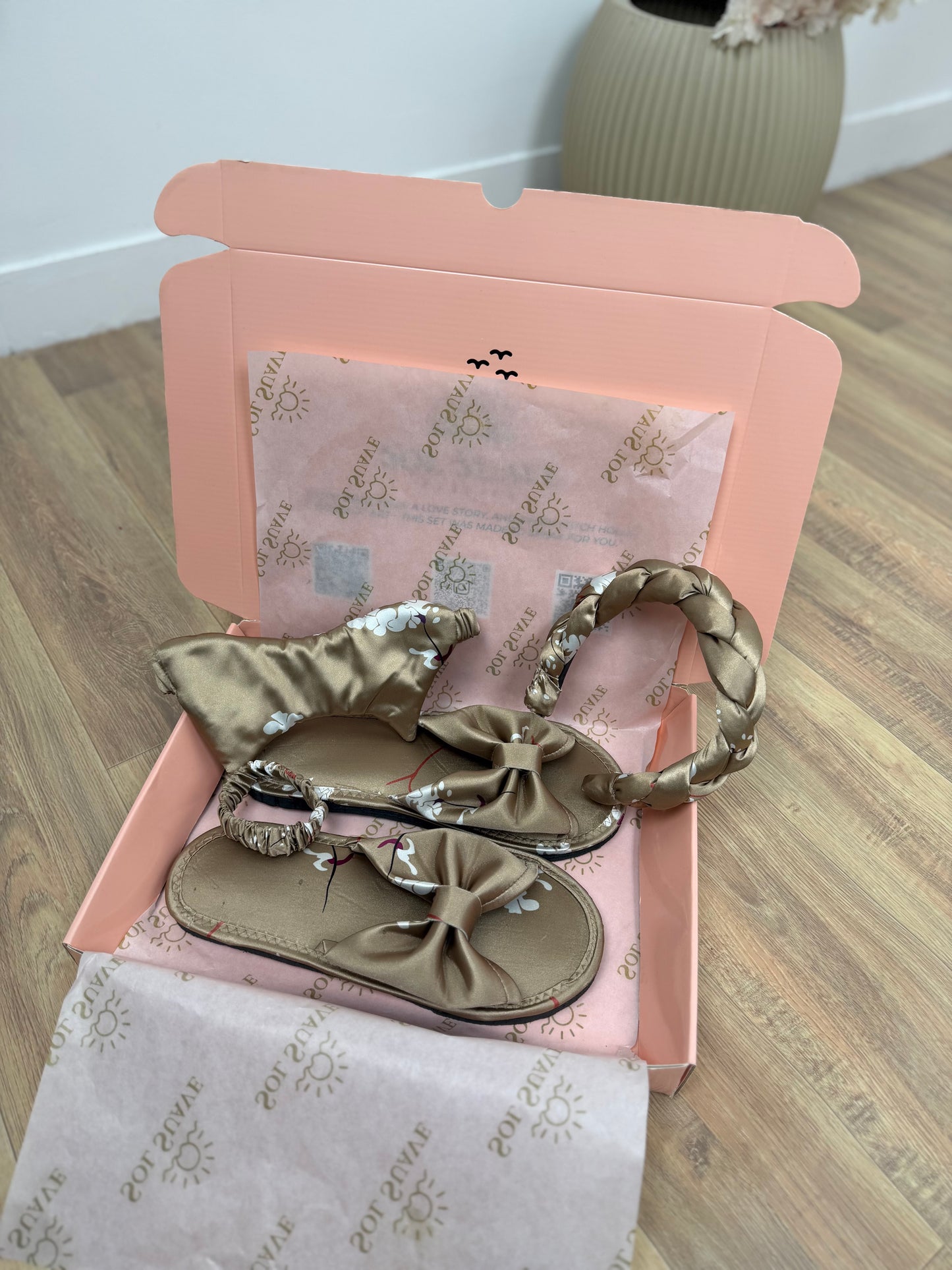 #Color_Beige