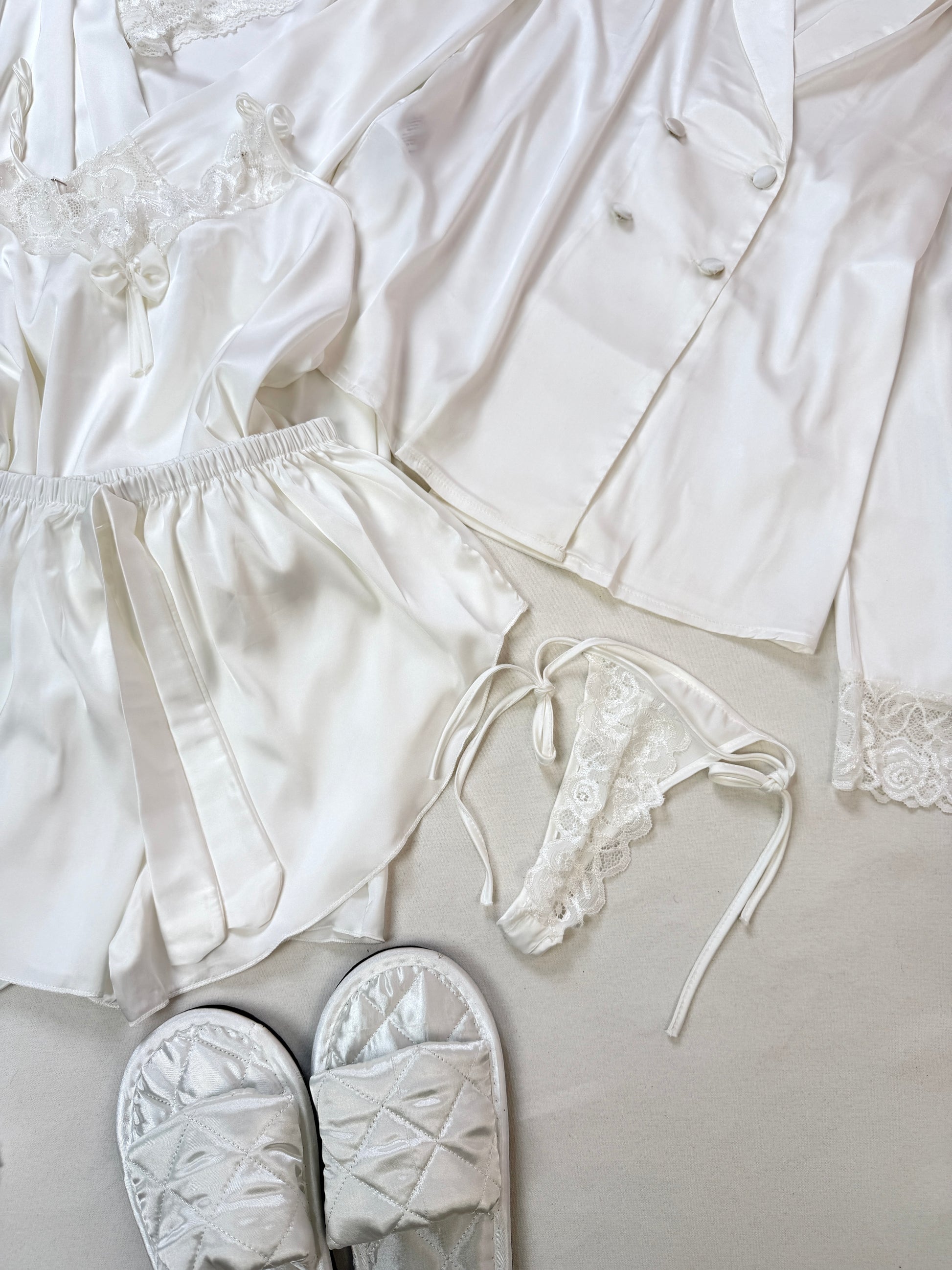 #Color_White