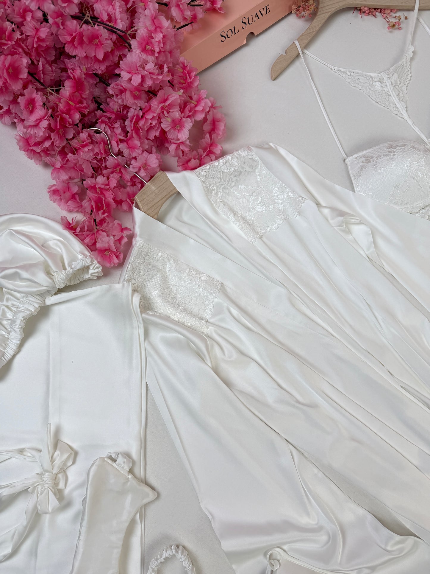 #Color_White