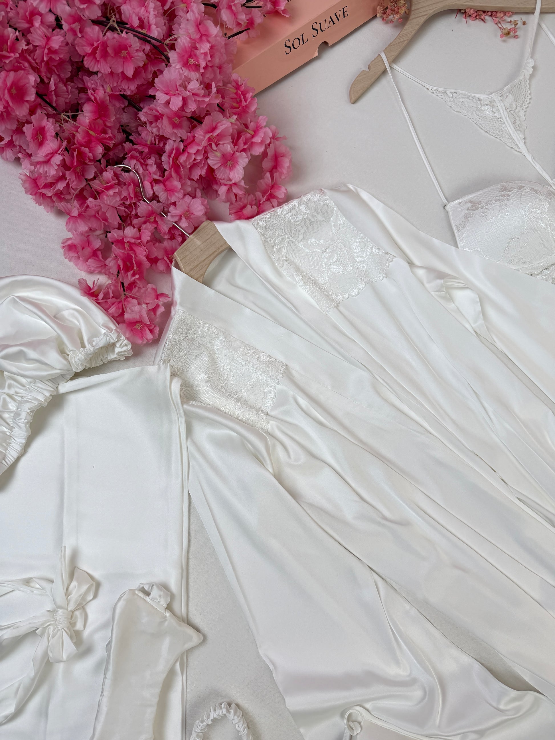 #Color_White